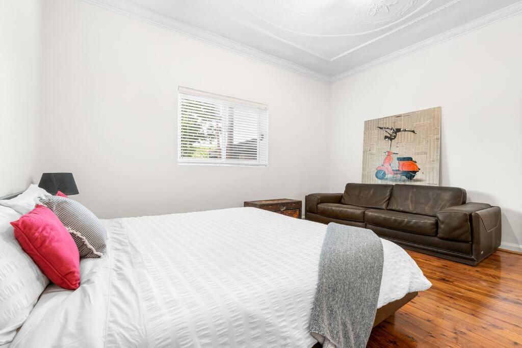 Holiday home Family House - Spacious W Yard Ac Car Space Sydney